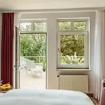 Western Stadtquartier Szálloda Haan